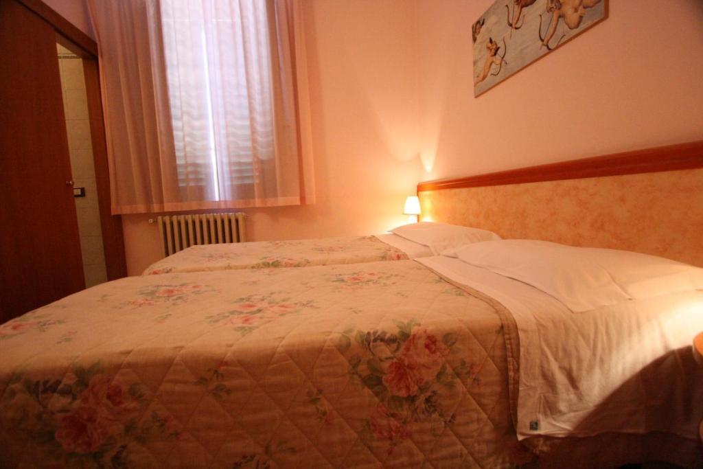 Hotel Venezia Montecatini Terme Cameră foto